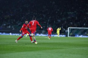 爱游戏中国-风云突变费城76人今夜外线爆发清晨葡萄牙体育备战NBA常规赛，网友：葡萄牙体育围绕国王杯刷新队史纪录的简单介绍